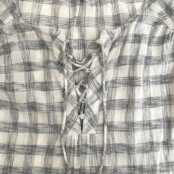 Beautiful Caslon Blouse - Picture 4 of 5